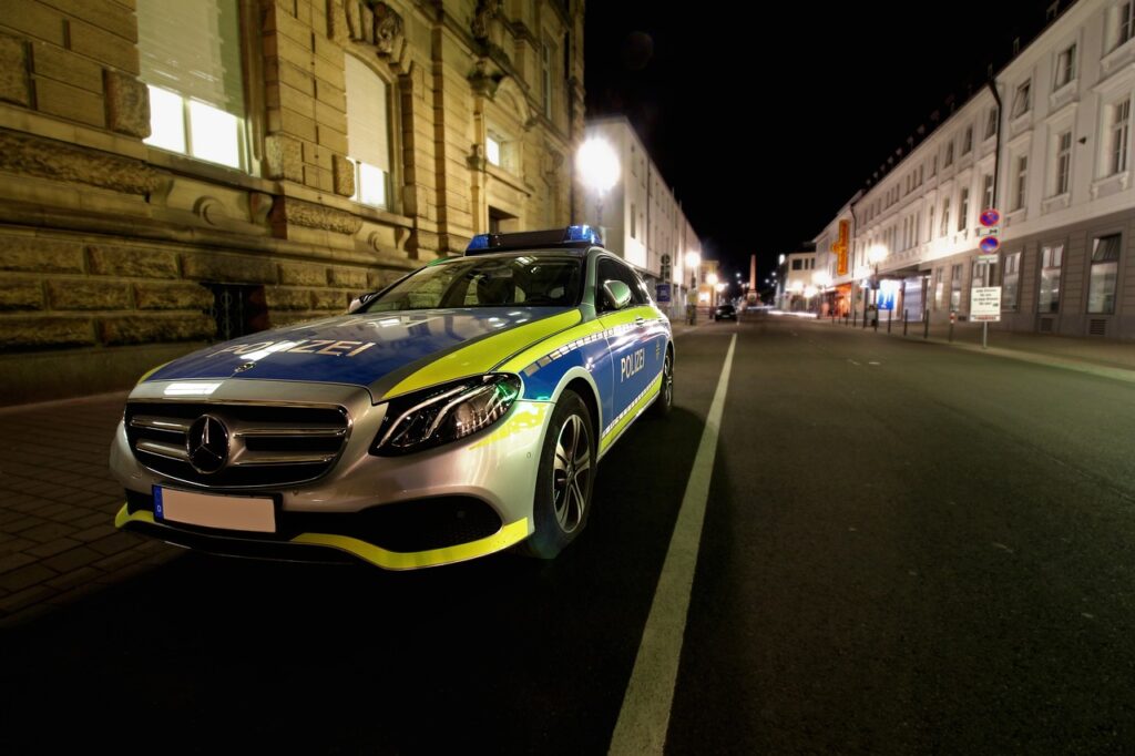 police, traffic, police car-4266838.jpg